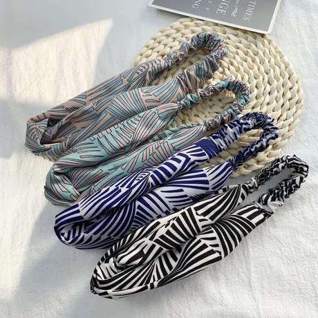 Hot-selling new women's fashion, creative, retro printed, striped and crossed high-end Korean-style hair accessories and hair bands are sold directly by the manufacturer full figure