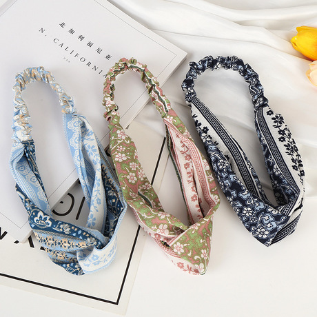 Direct sales from the manufacturer of Korean version fresh, retro and classic patterned facial cleansing hair band, versatile chiffon and fashionable ladies' hair band full figure