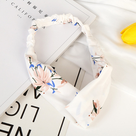 The new summer versatile printed cross hair band is selling well. The Korean retro classic elegant pattern facial cleansing hair band is in stock Application Scenario
