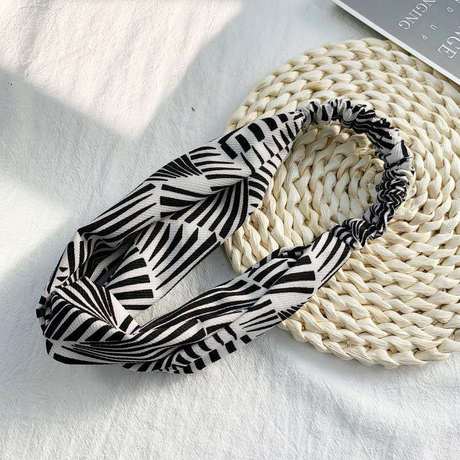 Hot-selling new women's fashion, creative, retro printed, striped and crossed high-end Korean-style hair accessories and hair bands are sold directly by the manufacturer Specification drawing