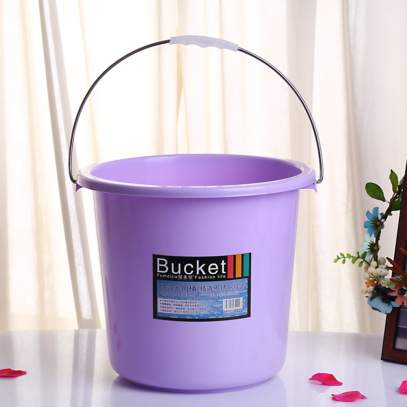 Thickened small plastic bucket from the origin, 13L shock-resistant plastic bucket, portable household car wash bucket Application Scenario