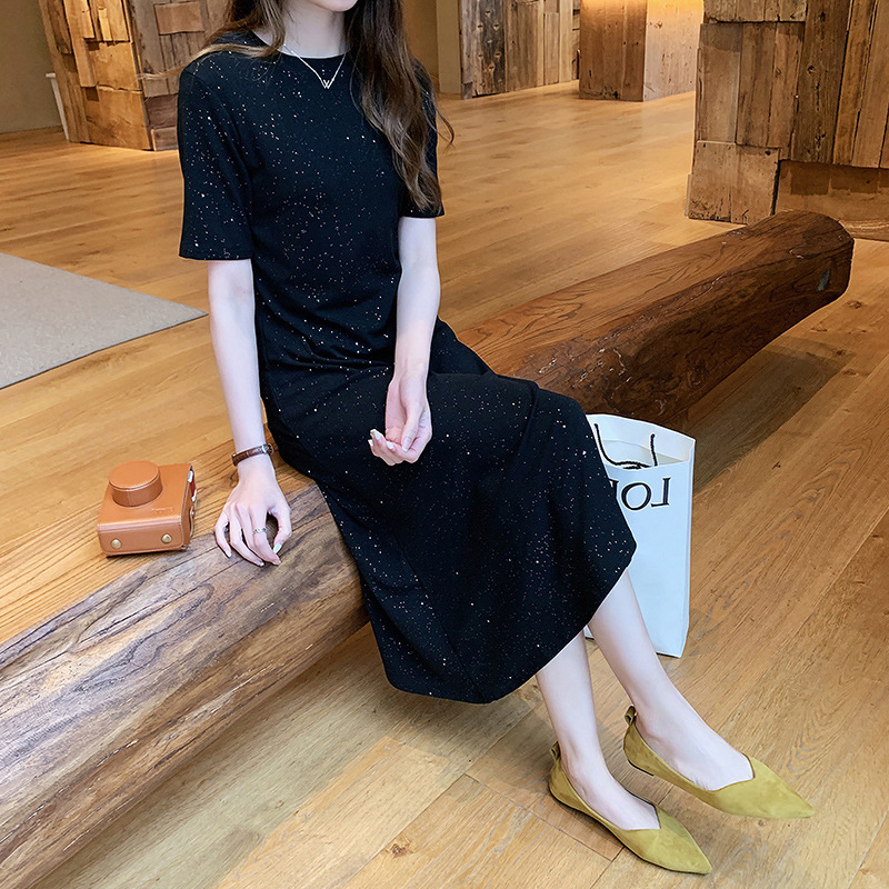 A new mid-length dress with a starry sky that is a hit among wechat business influencers, made of ice silk fabric