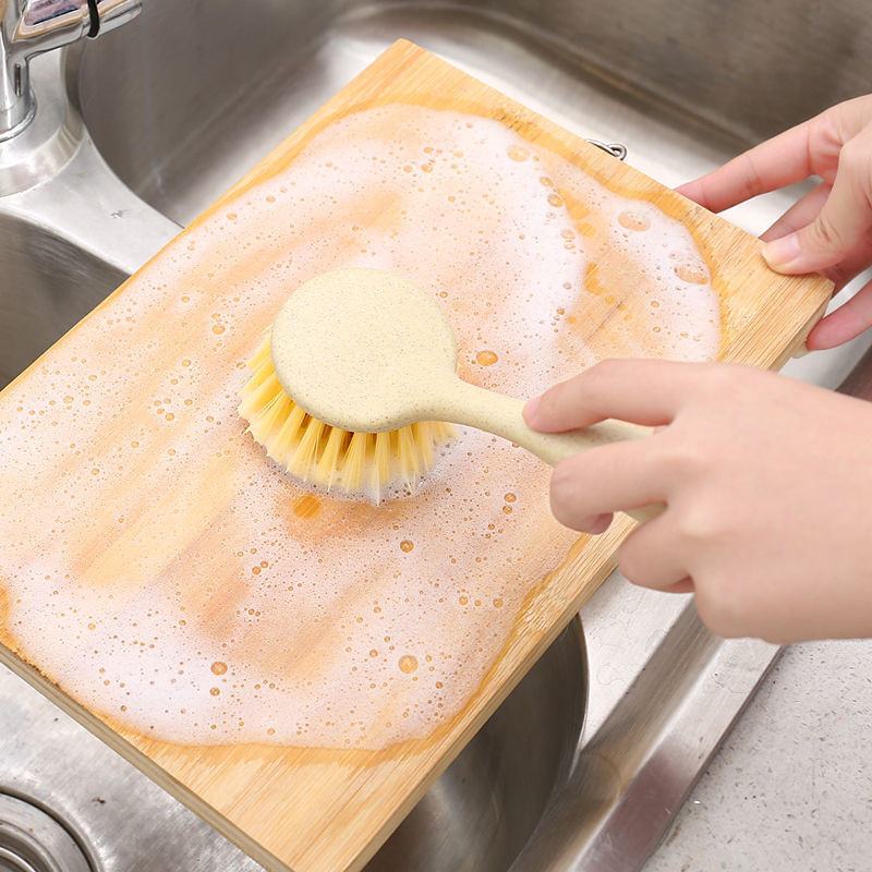 Factory direct sales of wheat straw kitchen long-handled pot brushes, cleaning brushes, hanging non-stick dishwashing brushes and pot brushes Application Scenario