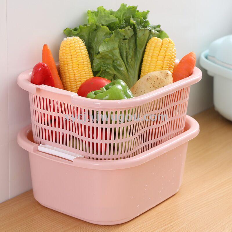 A rectangular double-layer draining vegetable basket with clips Application Scenario