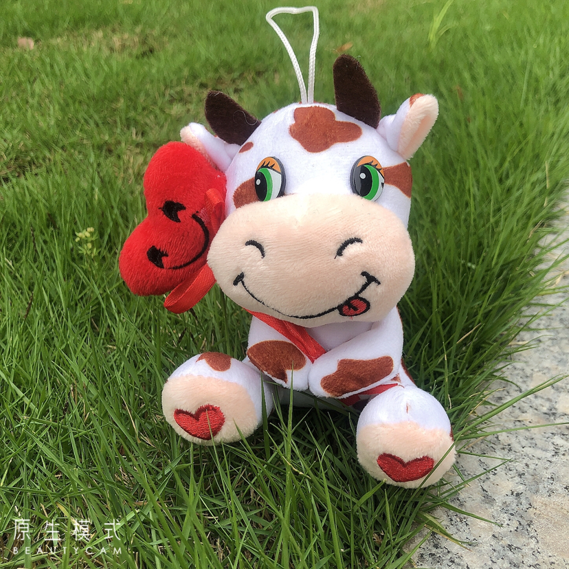 Plush toy figurines, plush cartoon little cow pendants, decorative items, creative little cow heart pendants, car pendants details Picture