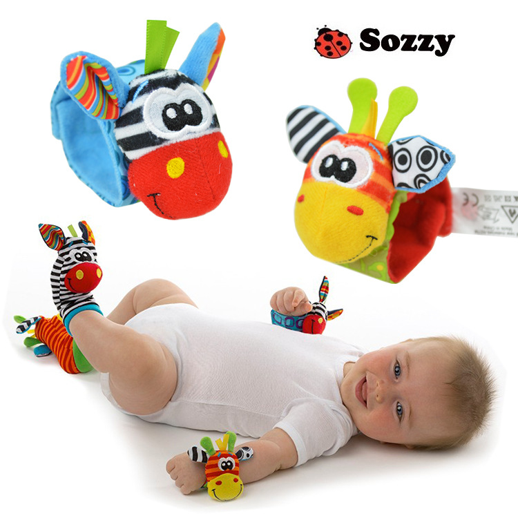 New innovative 0-1-year-old baby animal socks with a rattle to attract attention, a toy for newborns Application Scenario