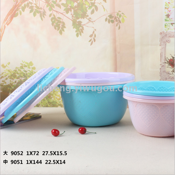 صحن من من البلاستيك في صحن البنك Item Picture