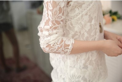 Real shot lace top, long-sleeved, slimming 2019 spring collection new women's V-neck hollowed-out smock base layer, trendy details Picture