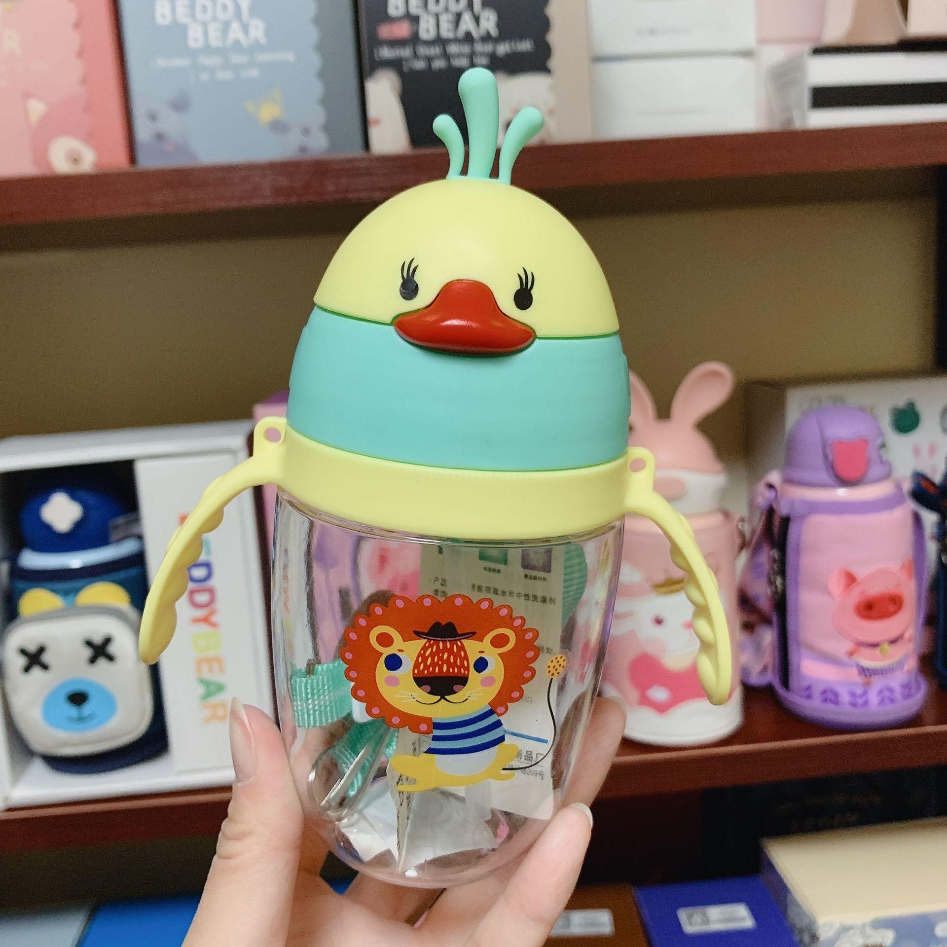Children's straw cup for babies 350ML double shoulder strap dual-purpose cup Application Scenario