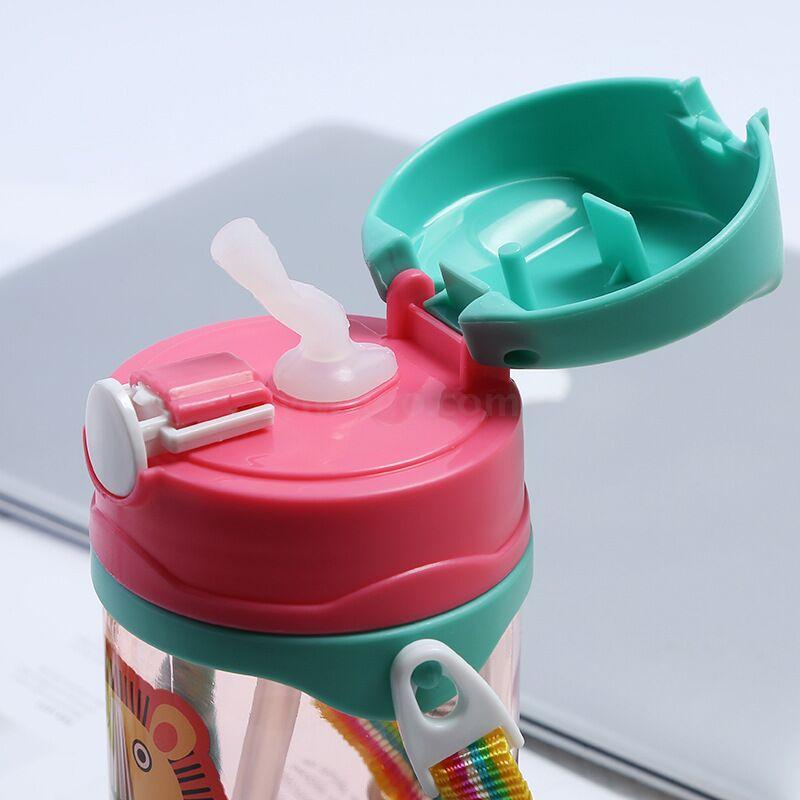 New plastic suction cup, children's shoulder strap, double-handle straw cup, 400ml Application Scenario