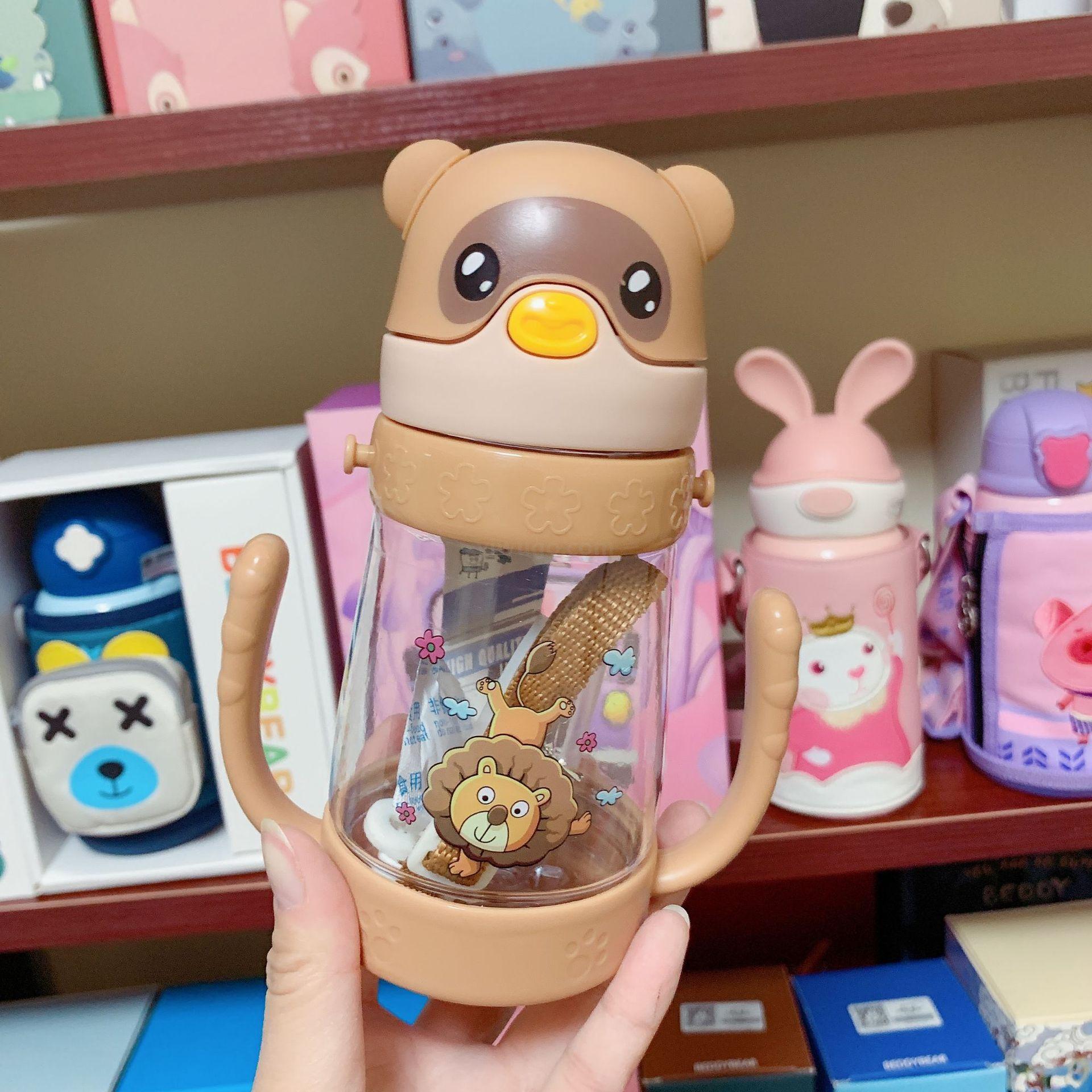 The new Bear children's straw cup with shoulder strap and handle is a dual-purpose baby drinking cup Specification image