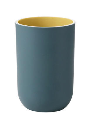 Simple household toothbrush cups, mouthwash cups, plastic cups and toothpicks Item Picture