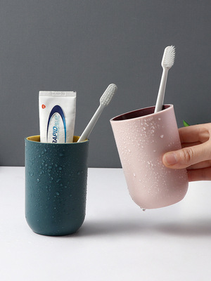 Simple household toothbrush cups, mouthwash cups, plastic cups and toothpicks details Picture