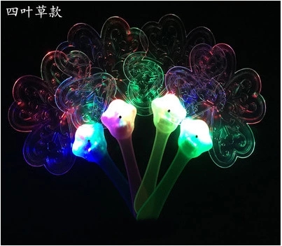 The new best-selling products, such as the seven-color luminous fan, LED flashing fan, performance ball props, and luminous toys, are selling well at the street stall Application Scenario