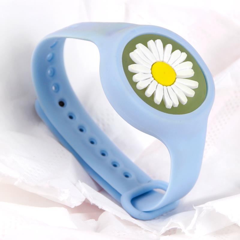 Cartoon flash mosquito repellent wristband Silicone for boys, girls, children and babies, summer outdoor mosquito repellent luminous wristband, plant essential oil Application Scenario