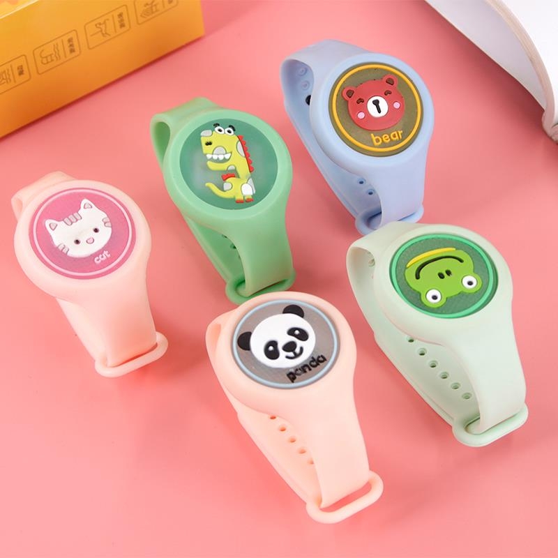 Cartoon flash mosquito repellent wristband Silicone for boys, girls, children and babies, summer outdoor mosquito repellent luminous wristband, plant essential oil full figure