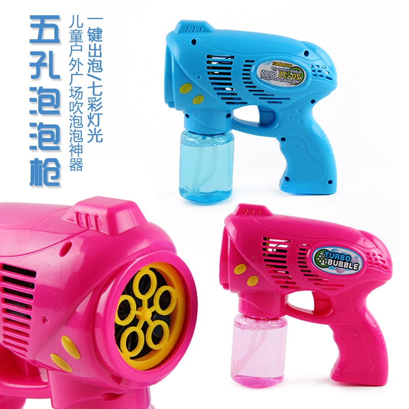 The fully automatic bubble machine, bubble-blowing toys, street stalls, square scenic spots, new bestsellers, five-hole bubble guns, are selling well at street stalls full figure
