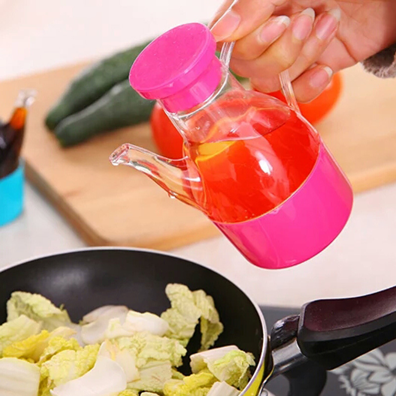 G1331 large oil pot seasoning jar bottle 2-yuan store Two-yuan store kitchen plastic oil pot wholesale Specification image