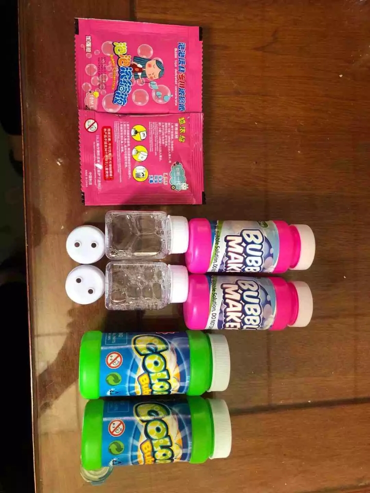 Bubble cameras, bubble guns, bubble sticks, bubble fans, special bubble water concentrate and enhanced version are selling well at street stalls Application Scenario