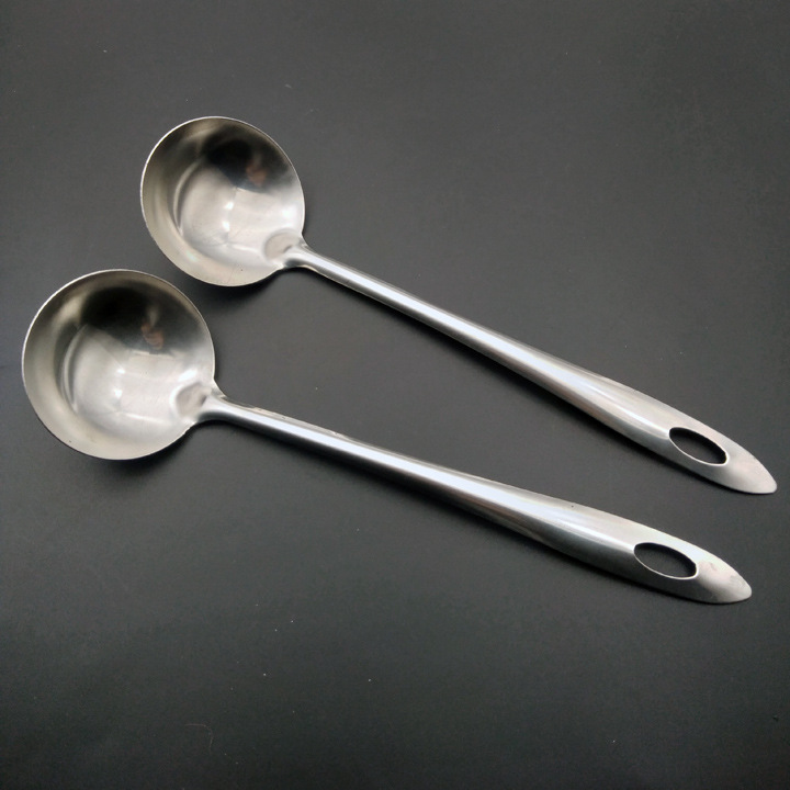 D1922 premium stainless steel thickened soup spoons, hot pot spoons, hotel kitchen tableware, 2-yuan store supply in Yiwu Specification image
