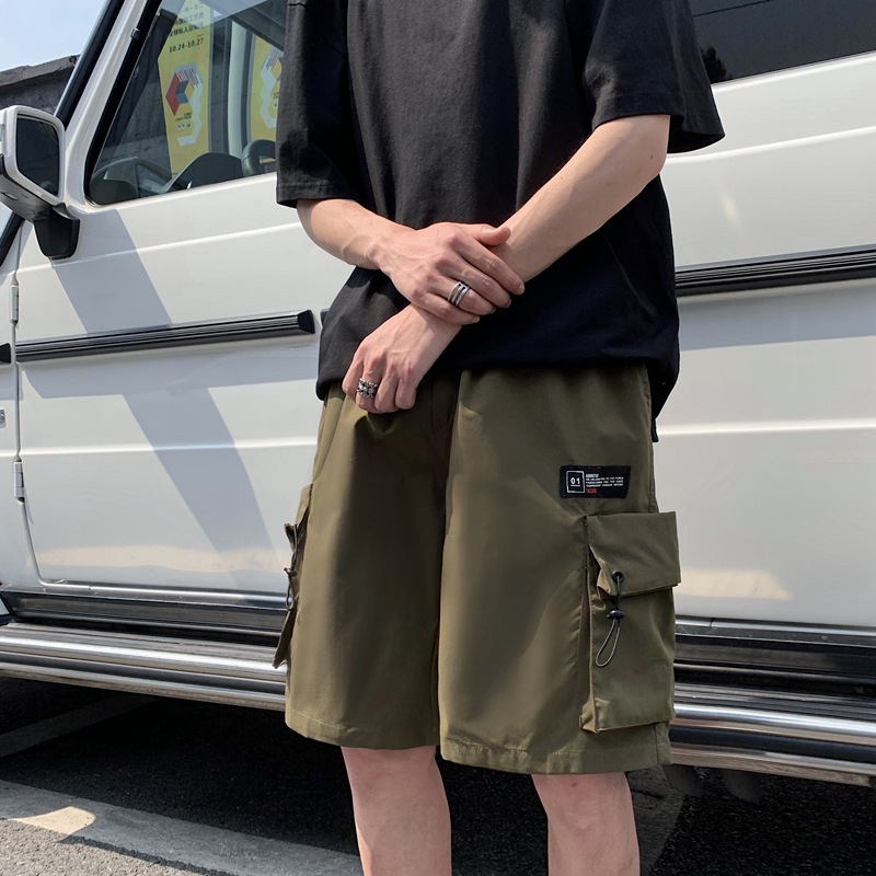 The 2020 summer new casual shorts for men are a trendy brand. The loose straight-leg workwear and five-inch pants are worn outside in a Korean style