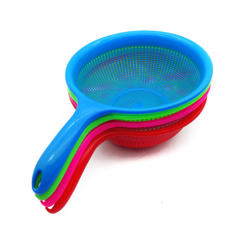 G1731 rice-washing sieve with handle, rice-washing machine, draining basket, vegetable washing basket, wholesale at 2-yuan store in Yiwu Application Scenario
