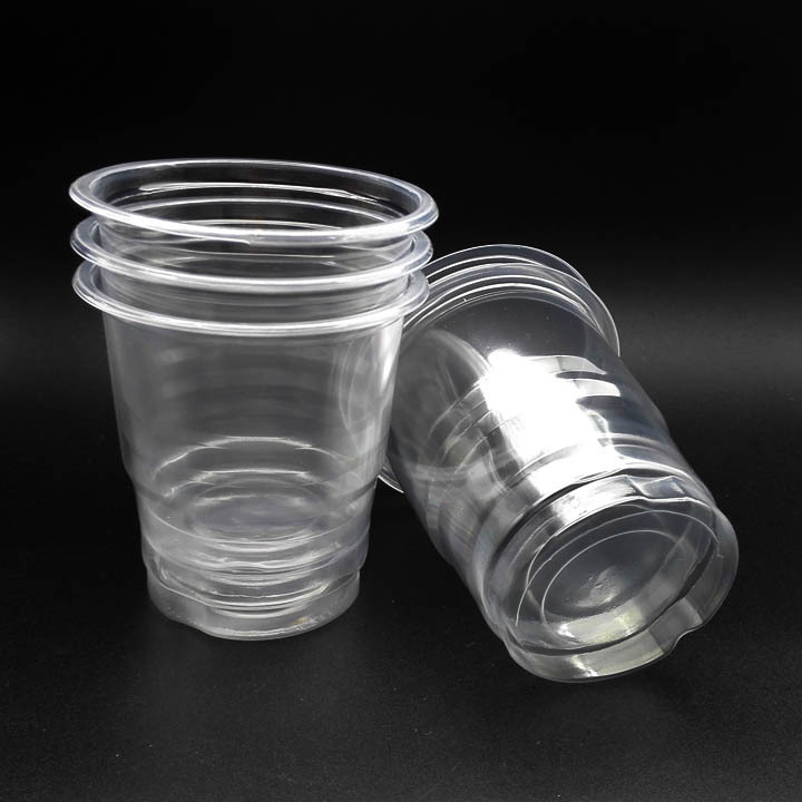 G1414 disposable plastic cups, tea cups, space cups, water cups, daily necessities, two-yuan store, street stall, night market wholesale Application Scenario