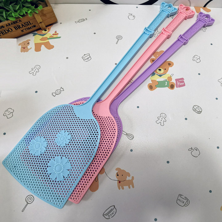 D1312 High-quality fly swatter, summer hot sale, daily necessities, household items, general merchandise wholesale in Yiwu 2 Application Scenario