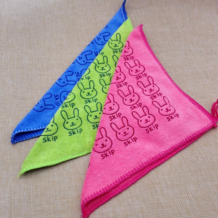 H1523 printed super soft small square towels, daily necessities, absorbent car cleaning towels and rags, 2-yuan store supply in Yiwu Application Scenario