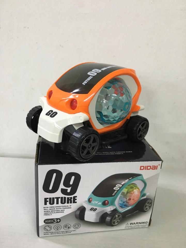 The street stall night market is selling 360-degree rotating cool music cartoon tricycles, 3D lighting toy cars and electric omnidirectional vehicles Item Picture