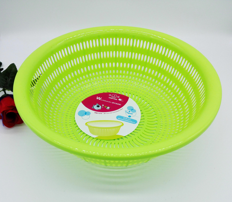 I1641 882# Large vegetable basket, large wash vegetable basket, vegetable blue plastic basket, wholesale at Yiwu 2-yuan store Application Scenario