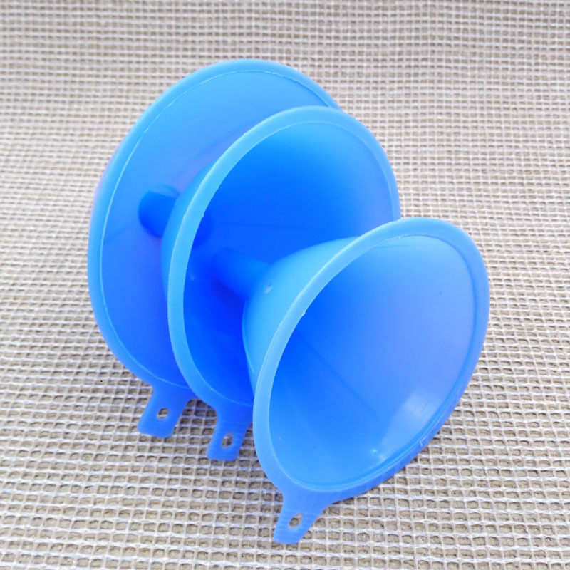 G1424 3 large plastic funnel collards for oil leakage, 2 yuan in Yiwu, 2 yuan in 2-yuan stores Item Picture