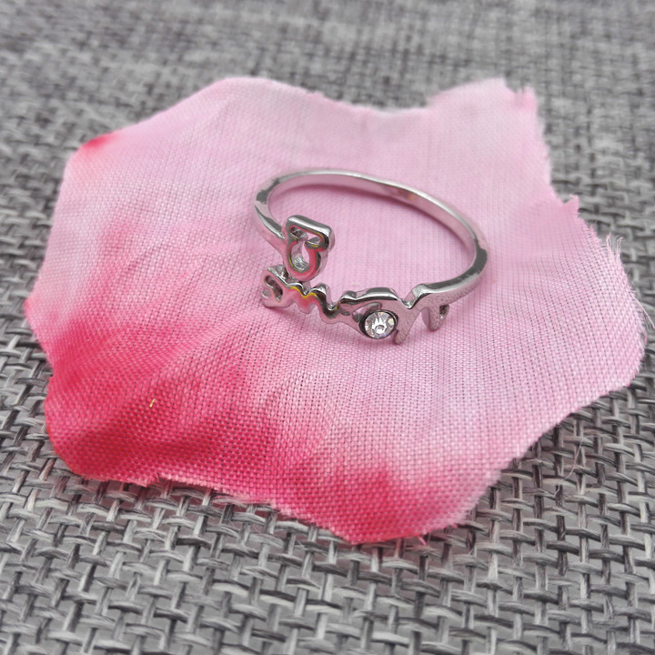 A2335 is a must-have ring for the 12 zodiac signs in South Korea. It's a trendy couple ring for men and women's index fingers Application Scenario