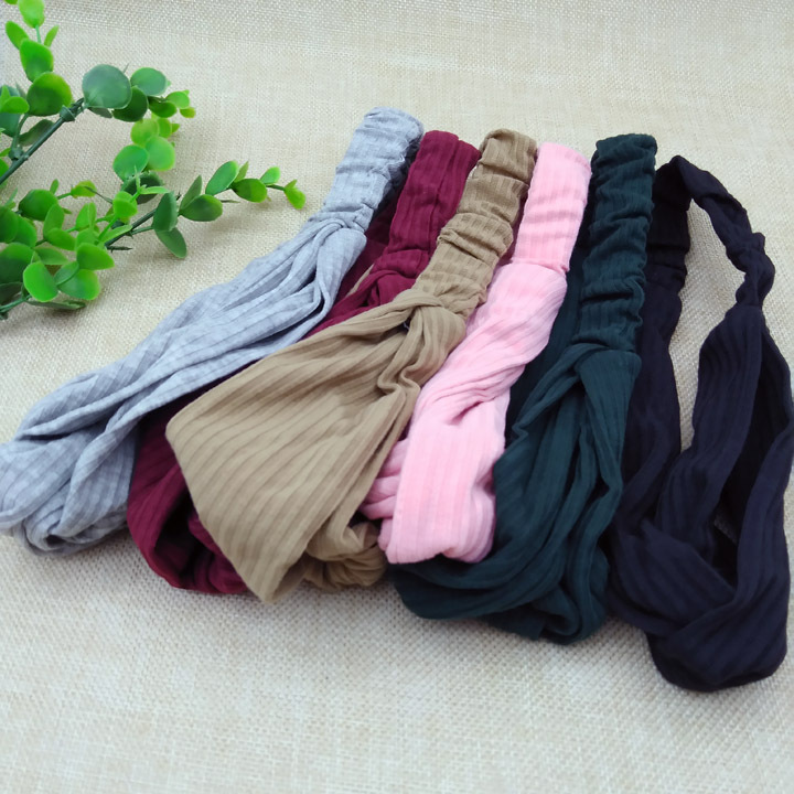 A2443 Economical knitted Korean-style hair band, face wash hair band, makeup mask, hair cover, two-yuan store, department store wholesale Application Scenario
