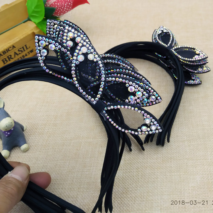 Wholesale of A3227 dot Diamond rabbit ear steel wire Korean hair bands and headband accessories in Yiwu 2-yuan store Application Scenario
