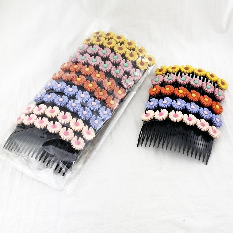 A2932, a row of wrinkled chrysanthemum fashionable fork combs, Japanese and Korean hair combs, fork combs, hair accessories, headwear and hair tips, 2-yuan store supply Application Scenario
