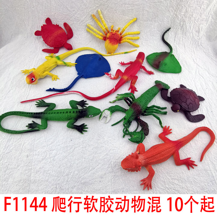 F1144 Crawling soft rubber animal mixed rubber fake snake pendant, street stall toy, scare toy, toy wholesale
