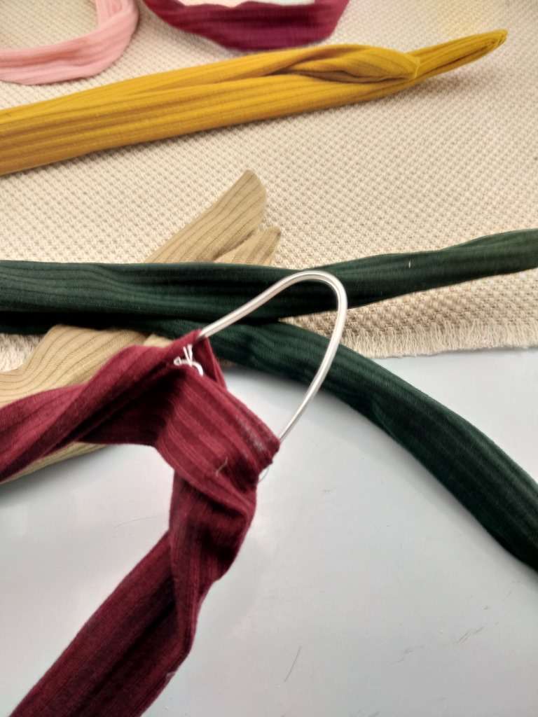 A2126 Simple and versatile hair band for face washing, makeup, mask application and hair cover wholesale from 2-yuan store in Yiwu Specification image