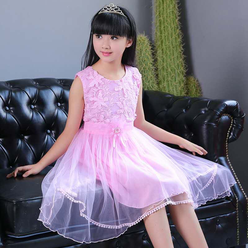 A princess dress for girls at street stalls, a mid-length, sleeveless, embroidered summer dress made of gauze cotton for children Application Scenario