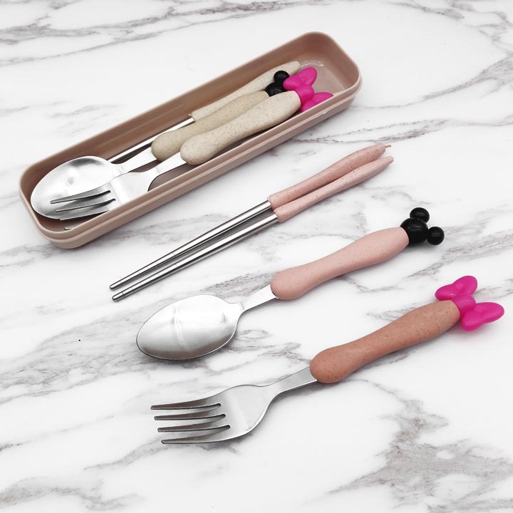 A3435 Bow Tie Spoon, Fork and Chopsticks Three-piece Set, spoon and chopsticks set, portable tableware, daily necessities ten-yuan store wholesale Application Scenario