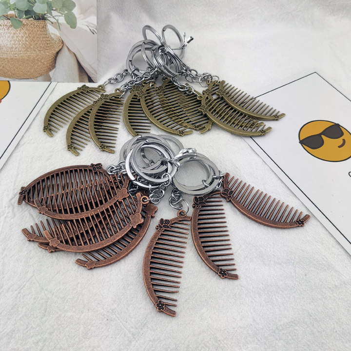 A1242 Antique small copper comb keychain, key chain, retro bag pendant, Yiwu 2 yuan Specification image