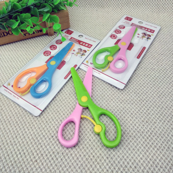 N2441 1508 retaining ring student scissors, hand scissors, art scissors, Yiwu 2 yuan, wholesale at 2-yuan store Application Scenario