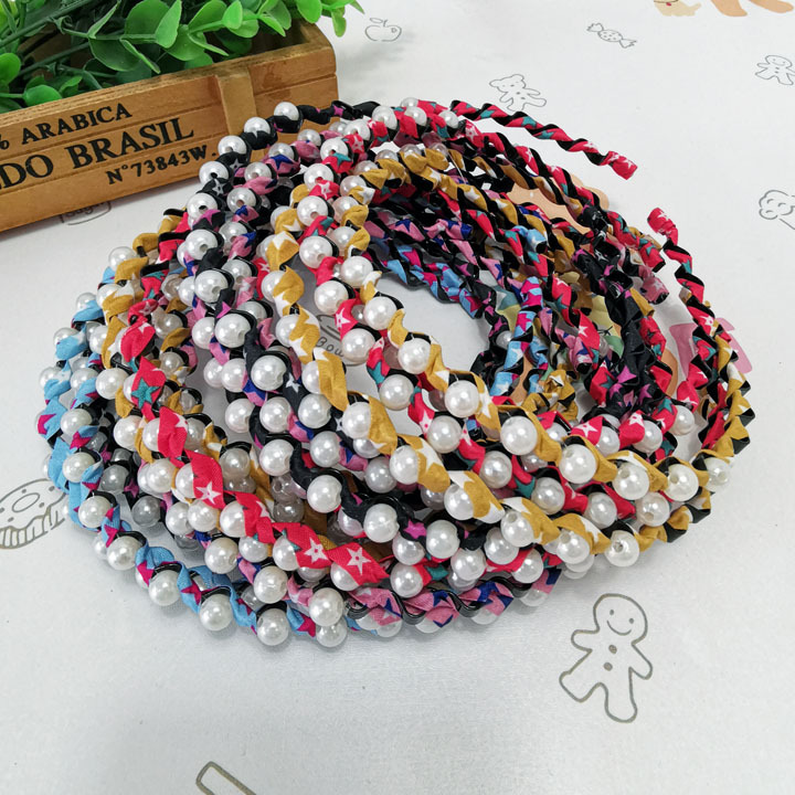A2636 Pearl wrapped fabric steel wire headband, Japanese and Korean hair band, face wash hair band, bangs clip, two-yuan store accessories wholesale Application Scenario