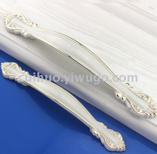 European-style furniture cabinets, drawers, cabinet door handles, modern and simple wardrobe door handles, ivory white hardware small handles details Picture