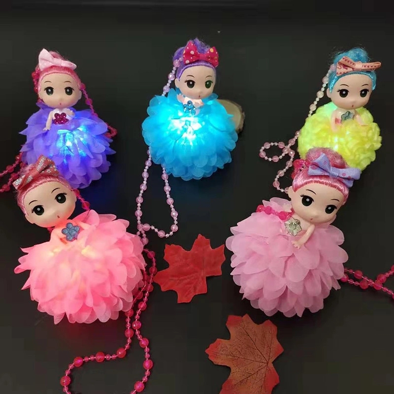 The new illuminated necklace doll, seven-color flashing light, LED flashing and confusing doll is a popular children's toy at the creative night market Application Scenario