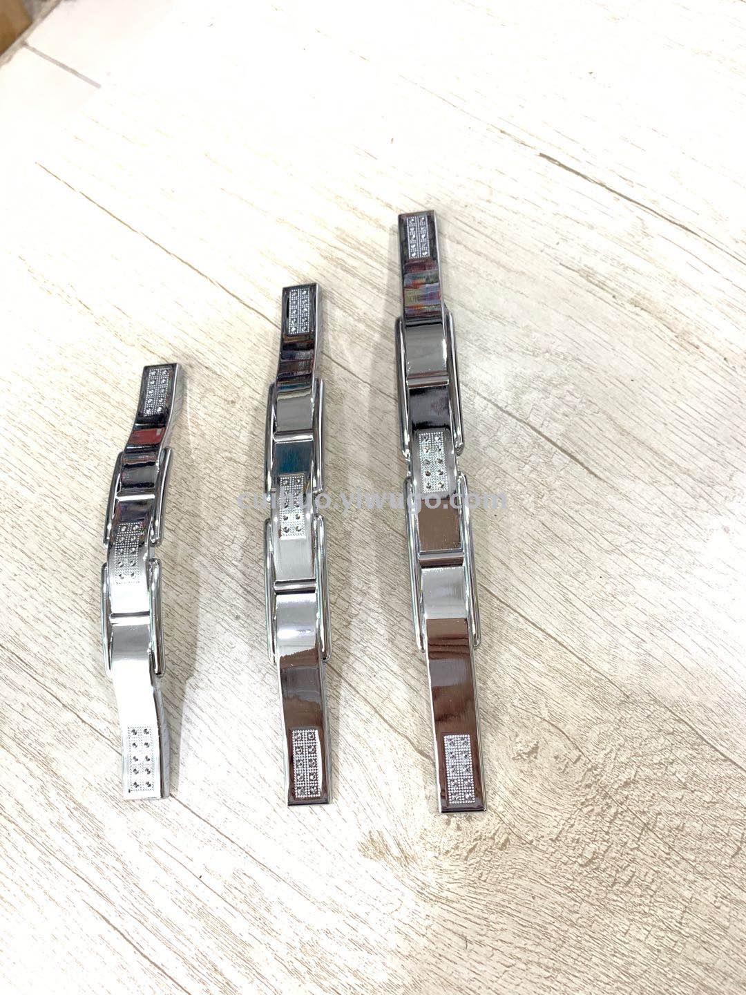 Modern and simple cabinet door handles, drawers, wardrobe doors, kitchen cabinets, kitchen handles, and custom-made room door handles Application Scenario