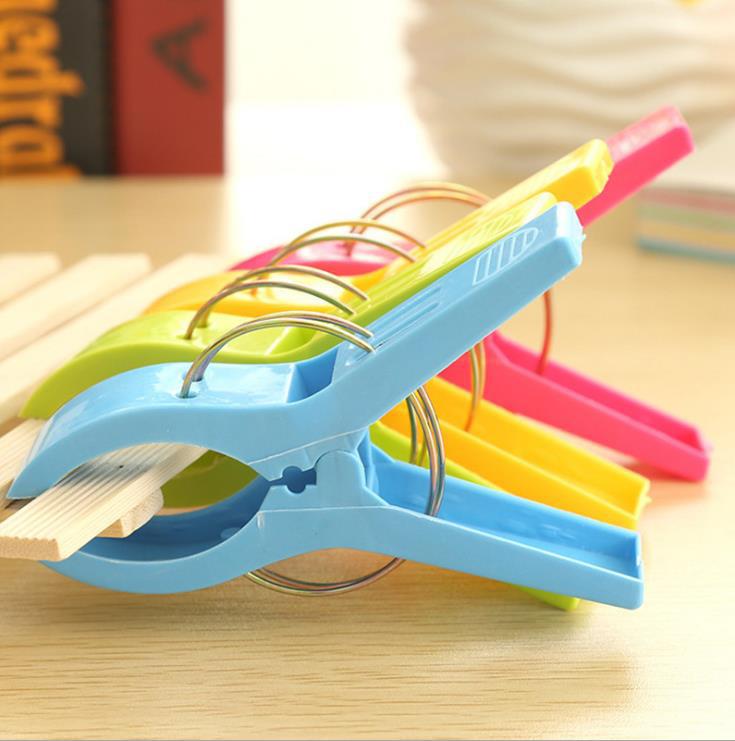 Modern, simple and universal daily necessities such as clothes clips, pants clips and storage clips, first-hand supply, hot-selling street stall supply