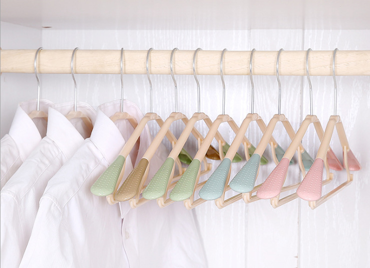Wholesale of Nordic-style plastic daily necessities pink hangers from the manufacturer details Picture