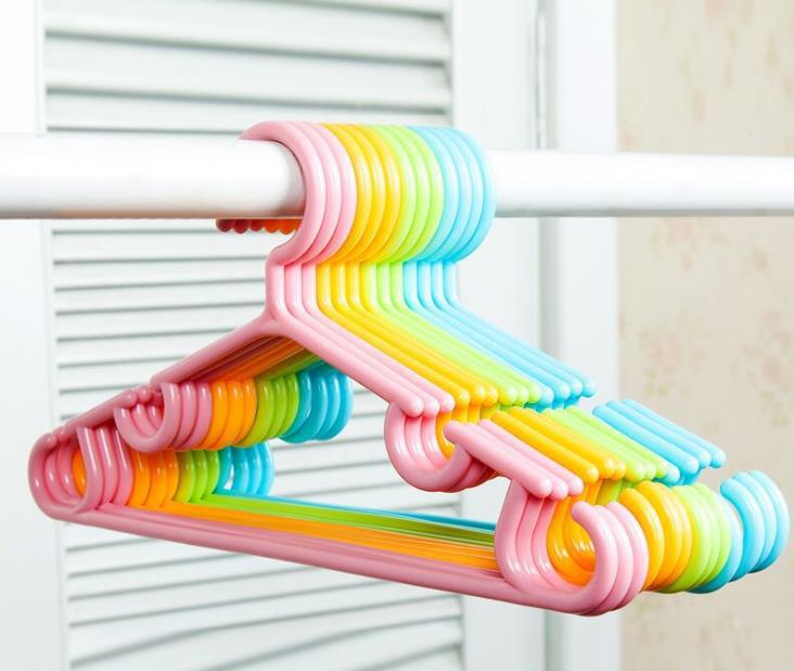 北欧风格塑料日用百货粉红色衣架一手货源