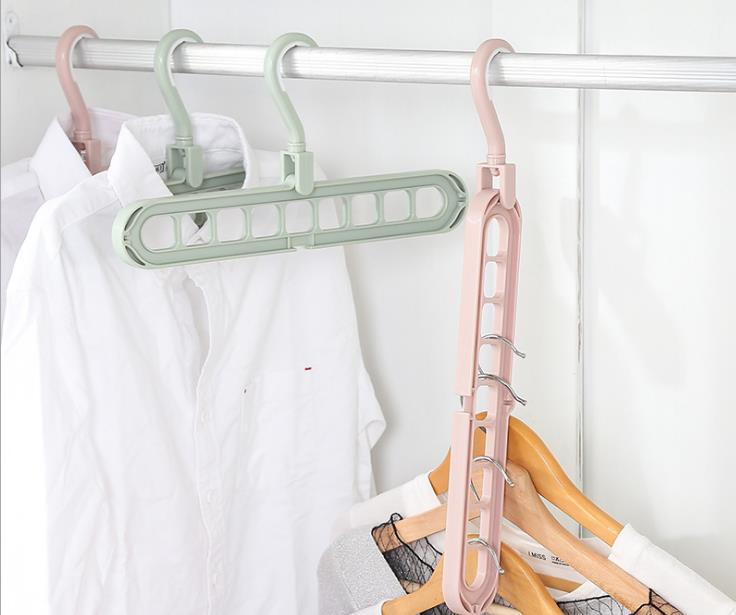 Modern and simple daily necessities, green clothes hangers, popular nine-hole clothes hangers, multi-functional street stall supplies